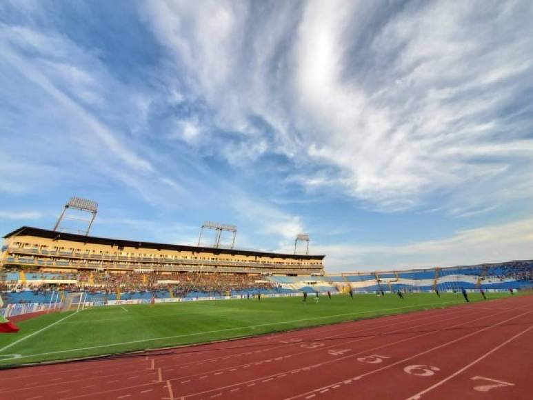Imagen panorámica del partido Marathón-Motagua en el estadio Olímpico.