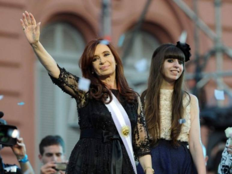 Florencia Kirchner, la hija consentida de la presidenta argentina Cristina Fernández, acaba de dar a luz haciendo abuela a la mandataria por segunda ocasión.