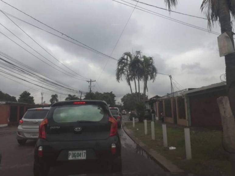 'Hay un tráfico enorme antes del desvío al Carmen', informó uno de los conductores que vienen a San Pedro Sula.