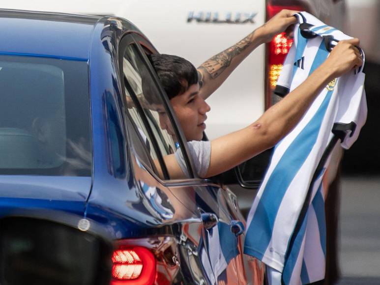 El furor por ver a Lionel Messi generó un desborde en las calles de Monterrey.