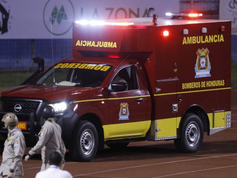 Aficionado de Real España tuvo que ser llevado al hospital en una ambulancia.