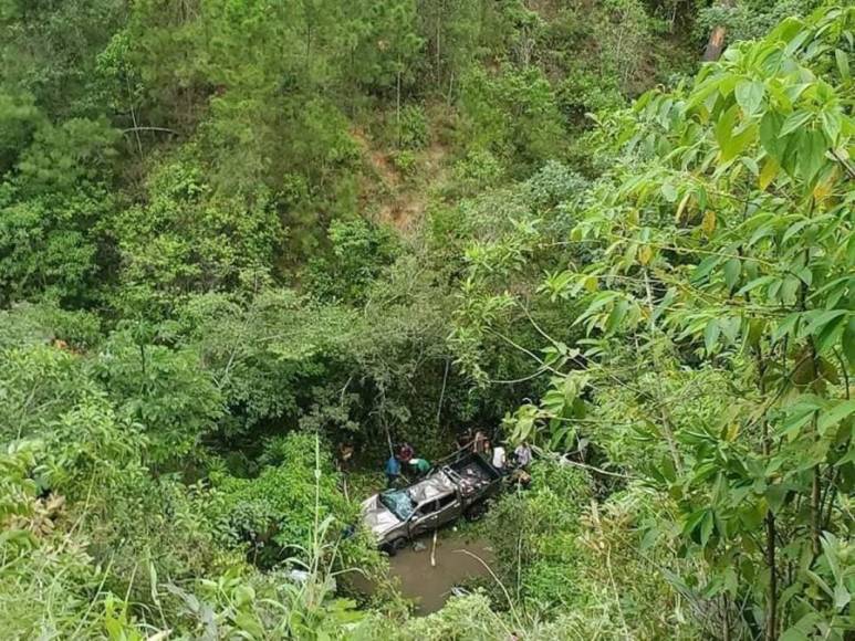La tragedia ocurrió cuando las dos mujeres se conducían a bordo de una pick-up que se precipitó a un abismo en la carretera que conecta Danlí con la comunidad de Agua Fría.