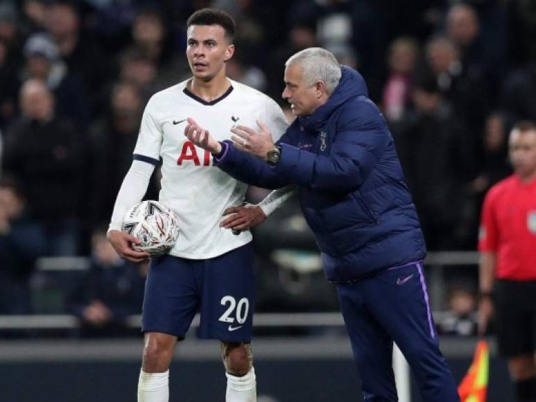 José Mourinho, entrenador del Tottenham, manifestó que está 'cansado' de que le pregunten por Dele Alli y que espera que el internacional inglés se quede en el club y, por lo tanto, no se vaya en el mercado de fichajes.