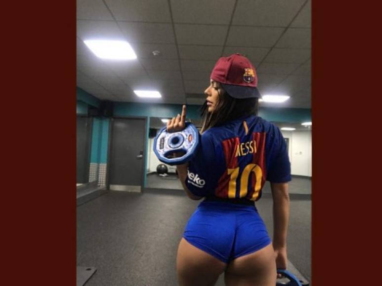 Es seguidora del Fútbol Club Barcelona y sobre todo del jugador Messi.