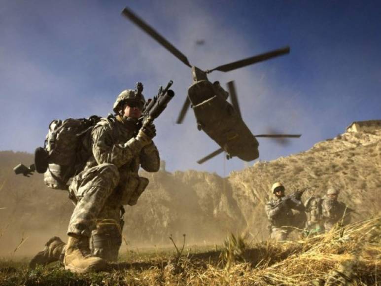 En 2008, el comando estadounidense en la zona pidió refuerzos para conducir una estrategia contra la insurrección. Bush aceptó enviar tropas adicionales y, para mitad de 2008, unos 48.500 militares fueron enviados a suelo afgano.