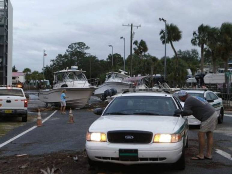 En estos momentos, una de las grandes preocupaciones de las autoridades son las inundaciones por acumulación de lluvia de hasta 10 pulgadas (25 centímetros) sobre el sureste de EUA, desde el noroeste de Florida hasta el sur y este de Georgia y Las Carolinas.<br/>