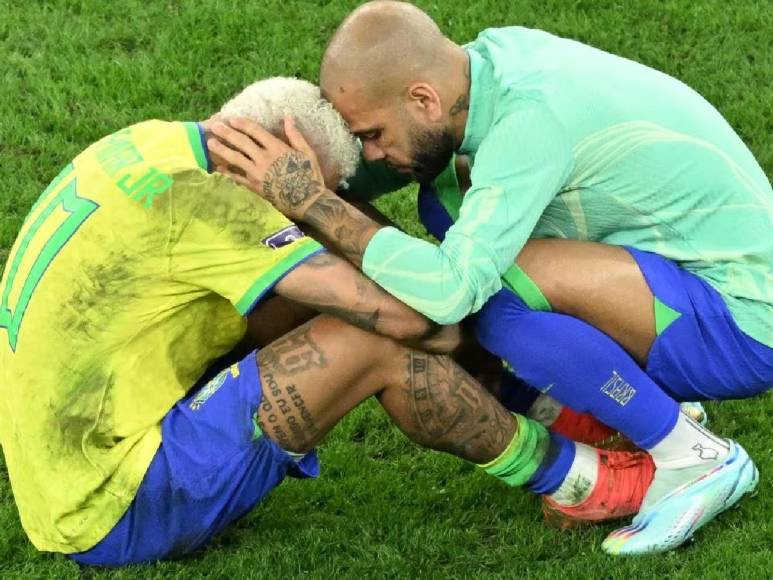 Neymar, uno de los mejores amigos del fútbol de Dani Alves, quiso reducir la pena de Dani y pagó 150 mil euros para que eso sucediera.