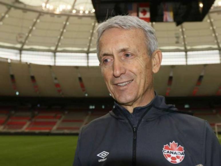 El español Benito Floro comenzó su carrera como entrenador a los 26 años, dirigiendo a un club llamado Silla CF. En España tuvo la oportunidad de dirigir al Real Madrid entre 1992 a 1994. Ahora entrena a la Selección de Canadá.