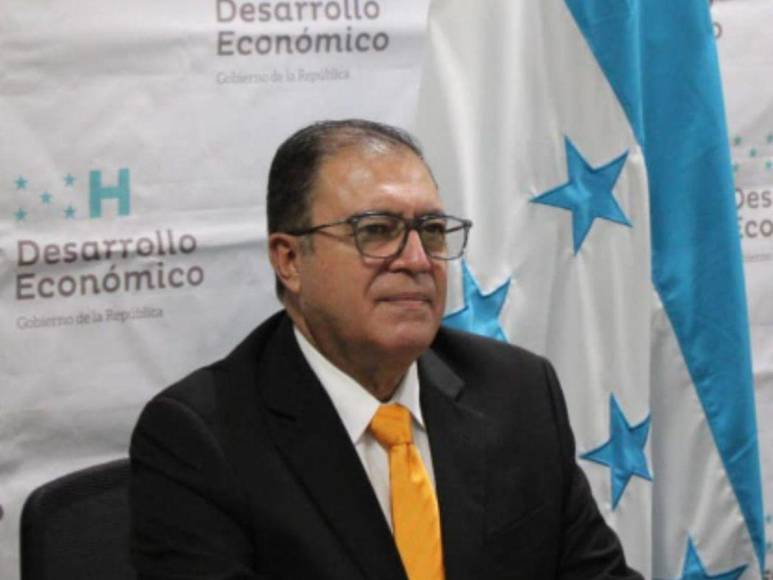 Fredis Cerrato, ministro de Desarrollo Económico de Honduras, vuelve a ser noticia con sus declaraciones ahora al afirmar que la canasta básica en el país es menor a los 8 mil lempiras.
