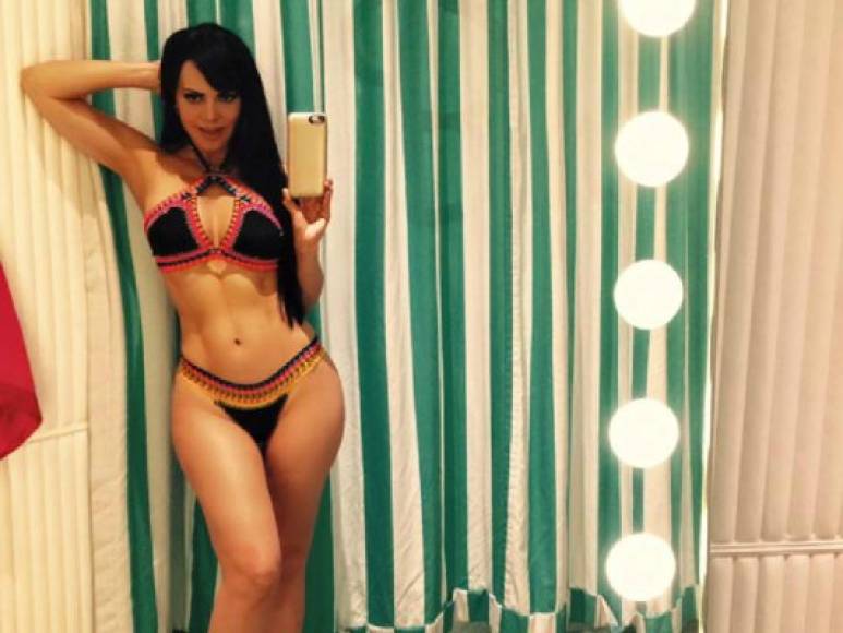 Guardia tiene más de 1 millón de seguidores en su cuenta de Instagram y frecuentemente los deleita con imágenes de su tonificado cuerpo en bikini.