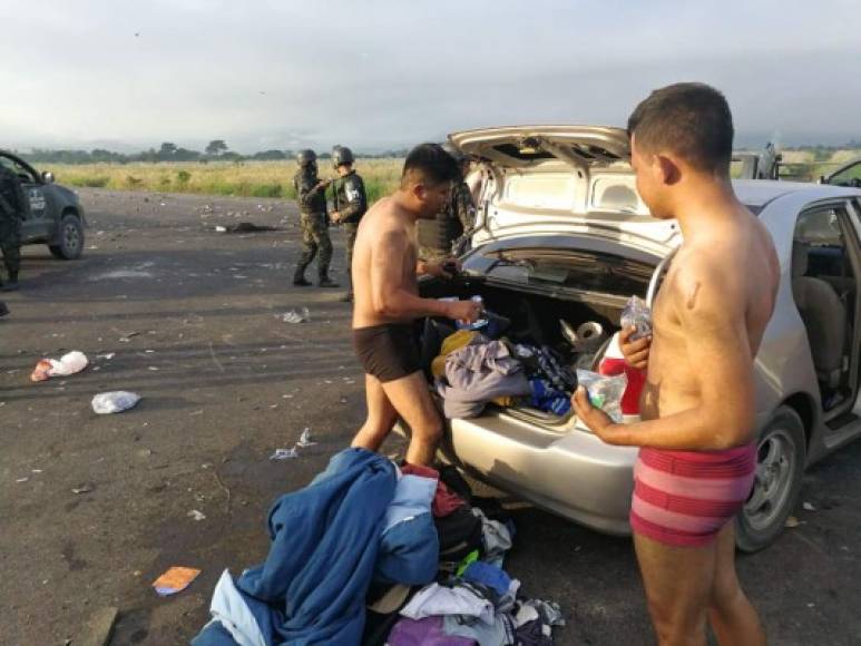 Los policías de Tránsito fueron desnudados y golpeados sin piedad como lo evidencian estas fotografías.