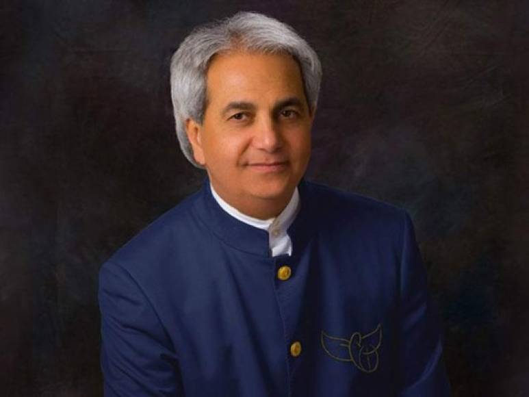 Benny Hinn nació en Jaffa, Israel; su padre es griego y su madre es armenia. Se crio dentro de la Iglesia Ortodoxa Griega, y asistió a la Escuela Secundaria Georges Vanier en Toronto, Ontario, Canadá, donde fue conocido como Toufik Hinn. Se convirtió en un tele-evangelista que utilizaba formas poco usuales de 'transmitir el Espíritu Santo' lanzando aire y golpeando con un saco a los creyentes.<br/>