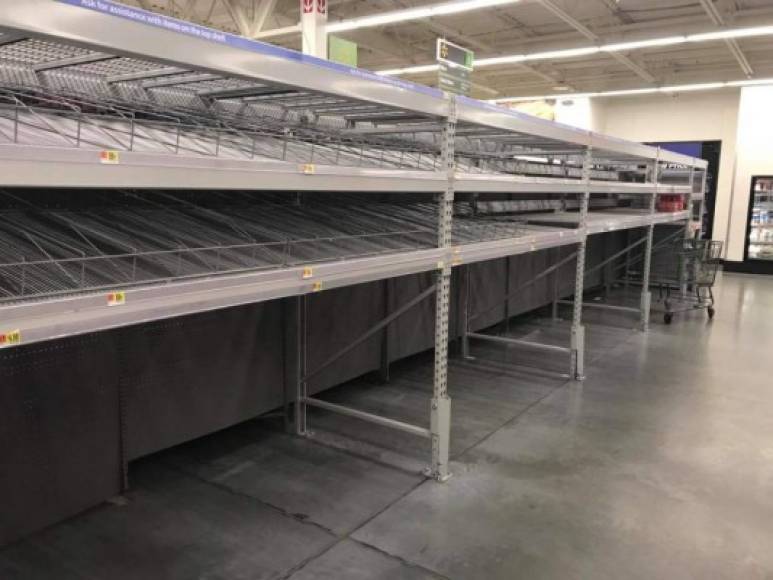 De igual manera, Luis Romero afirma que en los supermercados de St. Cloud Florida no hay agua desde hace dos días, cuando se anunció el impacto del huracán en la costa este de EUA.
