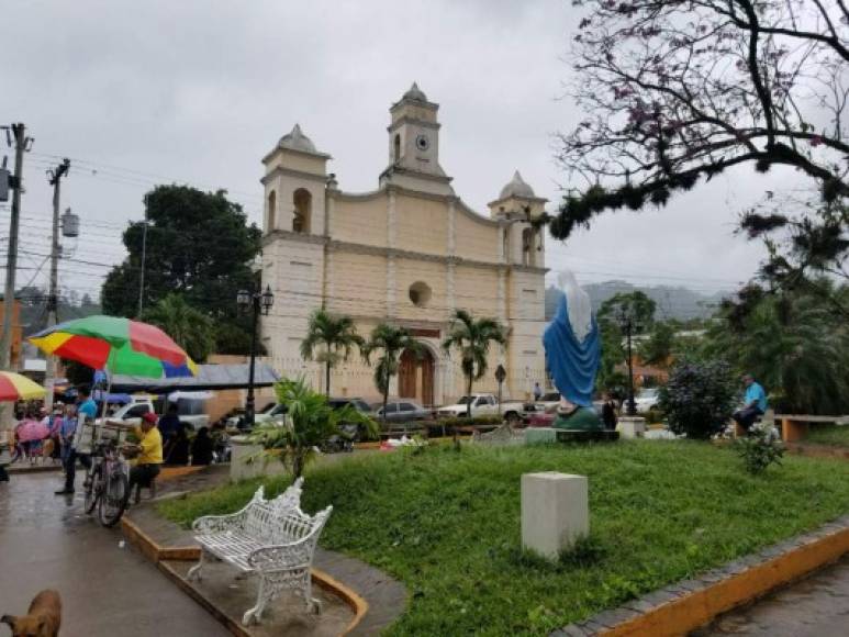 'En lugares altos como Siguatepeque las temperaturas serán entre los 12 a 15 grados, con precipitaciones en forma de lluvia que oscilarán entre los 5 a 10 milímetros de agua acumulados', detalló.<br/>