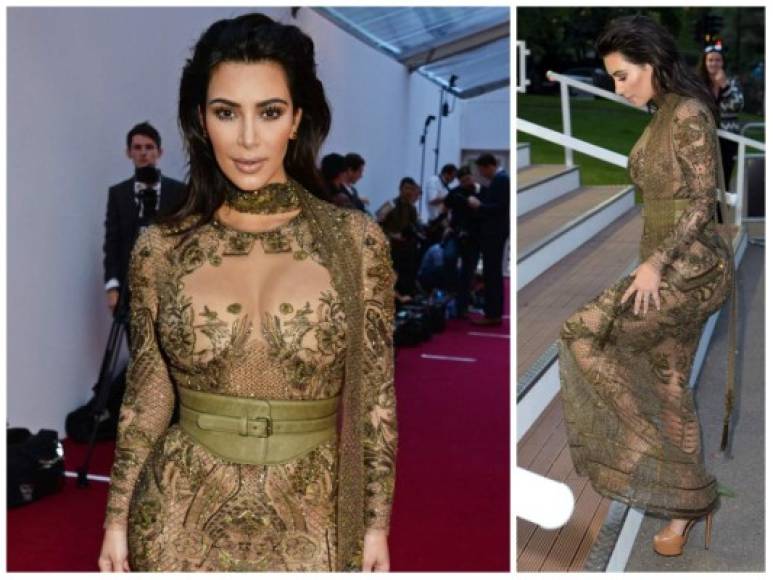 Kim Kardashian arribó a la gala 100 de VOGUE en Londres con un look muy revelador donde se notaba que no llevana ropa interior.