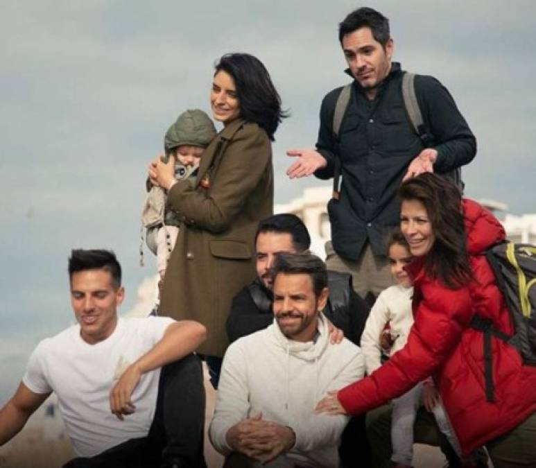 Recientemente se compartió uno de los episodios del reality 'De viaje con los Derbez' en donde se reveló que los tres hijos mayores de Eugenio Derbez compartieron un baño juntos con muy poca ropa.