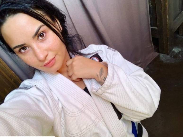 Con sus imágenes más recientes Demi Lovato luce más segura, en comparación con las primeras fotografías publicadas en su Instagram tras salir del centro de rehabilitación.