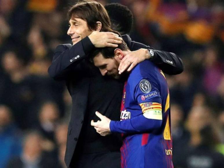 Y una de las imágenes del encuentro, tras el final del partido, el entrenador Antonio Conte del Chelsea se fue a saludar a Lionel Messi.