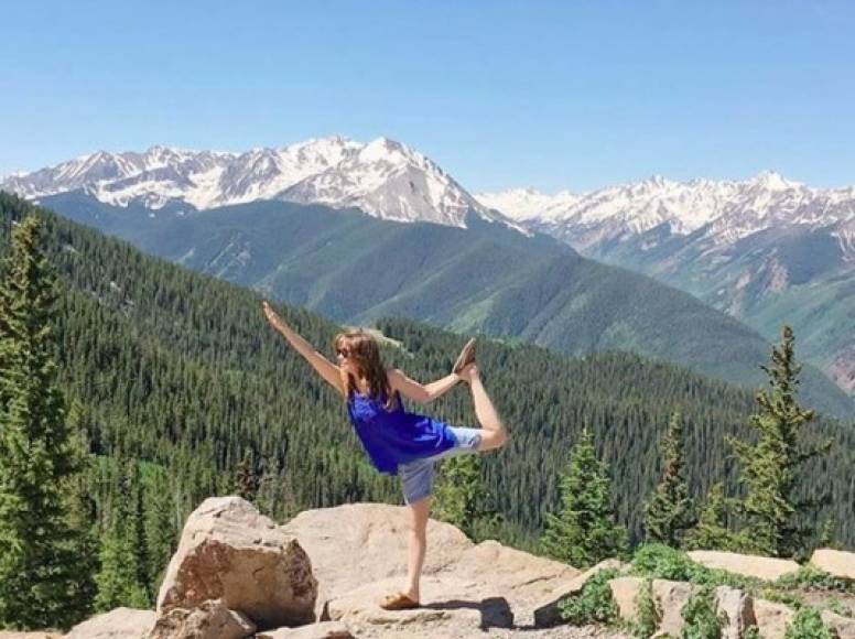 Cuando se tiene la vida de Thalía, la yoga no se hace en un aburrido estudio o en la sala de la casa, sino bajo las hermosas montañas nevadas de Colorado. ¡Definitivamente todo un lujo! La próxima vez que vayas a hacer yoga en la sala de tu casa, recuerda esta foto de Thalía y transpórtate a las montañas de Aspen.<br/><br/>