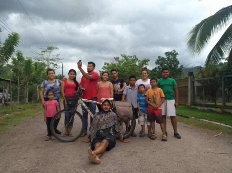 El deportista se ha mostrado humilde y cálido con la gente.