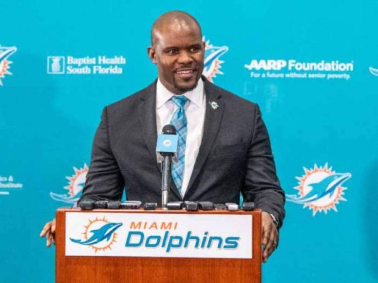 Luego de que anunciaron a Brian Flores, Miami Dolphins presentó ante los diferentes medios internacionales al hondureño como su entrenador en jefes.