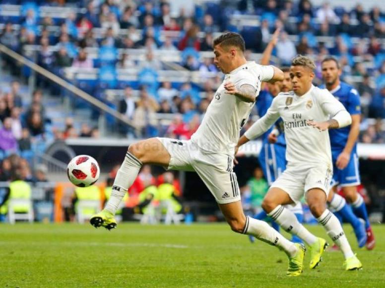 Javi Sánchez, canterano del Real Madrid, firmó el 3-0 con este remate por encima del portero del Melilla.