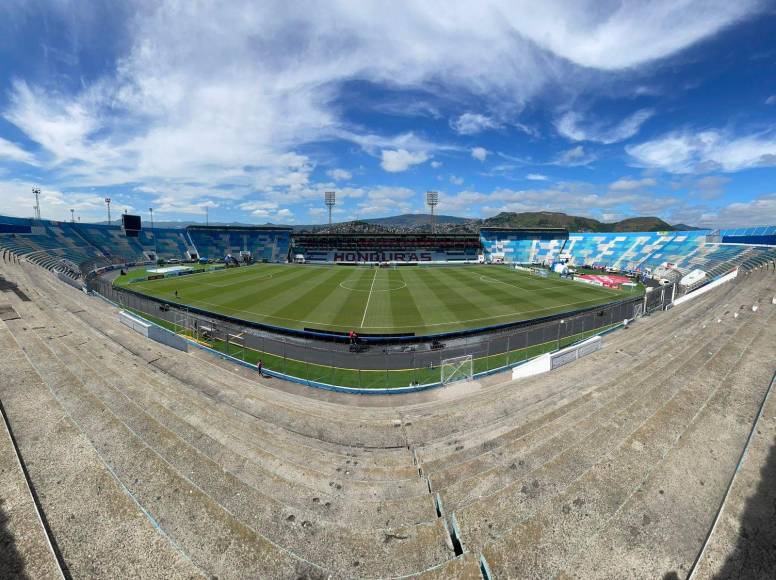 El Estadio Nacional Chelato Uclés será el escenario para el electrizante choque entre Honduras y México. El balón empezará a rodar a las 8:00 PM.