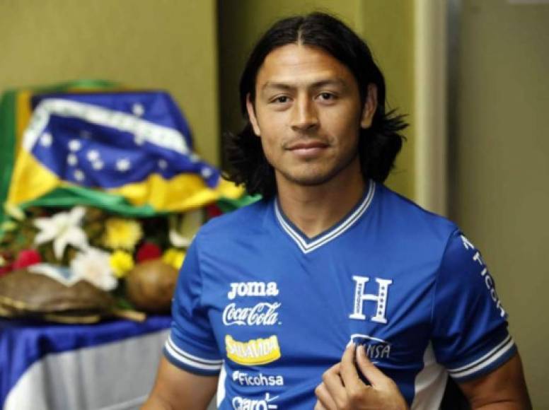 En sus inicios con la Selección de Honduras, Roger Espinoza anduvo su cabello largo.