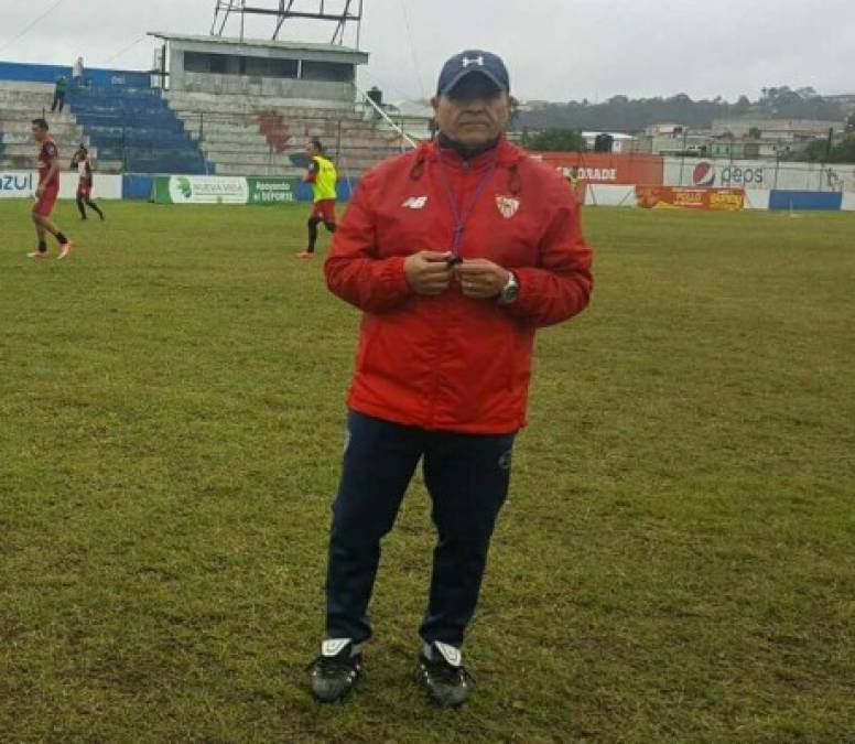 Carlo De Toro dejó de ser el entrenador del Deportes Savio.