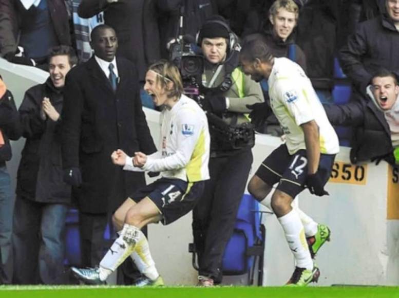 En su etapa del Tottenham, el futbolista catracho fue compañero de Luka Modric.