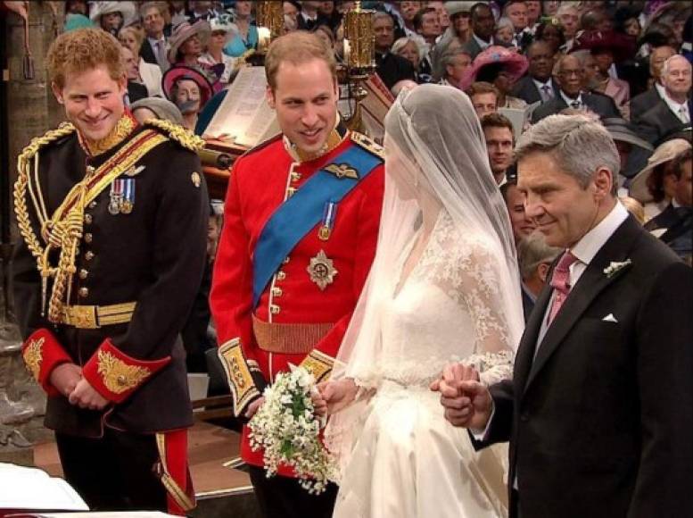 Y a partir de ahí empezó a cosechar éxitos mediáticos como cuando fue testigo de honor en la boda de su hermano, el príncipe William, en 2011, o cuando un año después presidió la ceremonia de clausura de los Juegos Olímpicos de Londres.<br/>