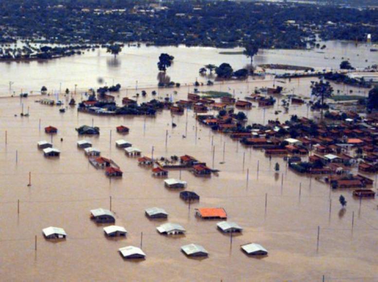 Todo el territorio nacional sufrió los embates del huracán Mitch, algunas zonas fueron devastadas.
