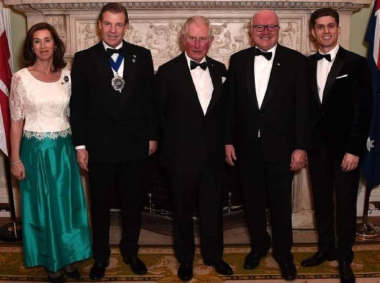 12 de marzo - Mansion House<br/>Carlos se reunió con el Lord Mayor de Londres, William Russell, y el Alto Comisionado para Australia, George Brandis, en una cena benéfica para las fuerzas australianas de socorro y recuperación de incendios forestales<br/>