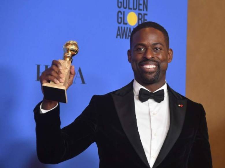 El actor Sterling K Brown por la serie en 'This is us' se llevó el premio a mejor actor en serie dramática, el primer hombre afroamericano en ganar la categoría en 19 años.