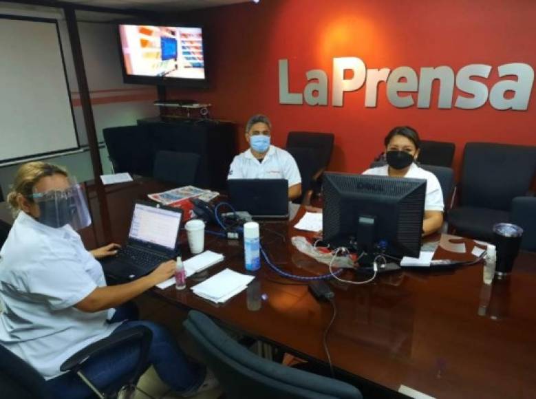 La cobertura se prolongó hasta horas de la noche y los editores Tania Corona, Danilo Bustillo y Jessica Figueroa fueron los encargados de presentar en el impreso toda la extraordinaria cobertura electoral.