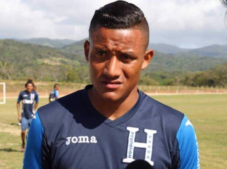 Luis Garrido: Seguirá en el centro del campo de Honduras, es uno de los volantes de contención. Juega en el Alajuelense de Costa Rica.