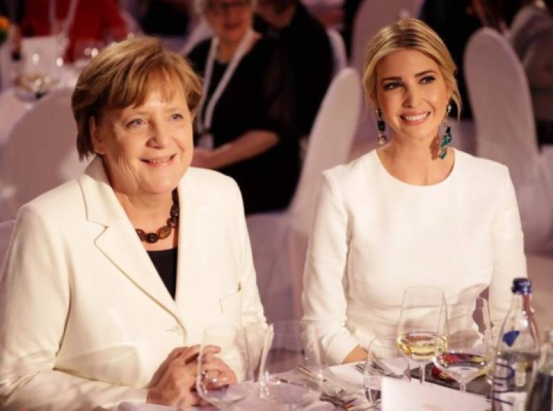 Ivanka junto a la anfitriona de la Cumbre, Angela Merkel.