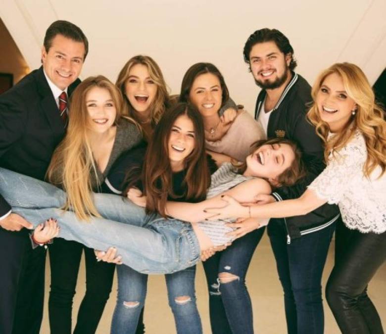 Sofía y sus hermanas, Regina y Fernanda Castro, integraron a 'la primera familia' de México junto a los hijos de Peña Nieta: Diego, Paulina, Alejandro y Nicole Peña Pretelini.<br/>