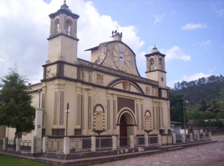 En Quezailica, Copán, se rige esta espectacular iglesia con acabados coloniales.