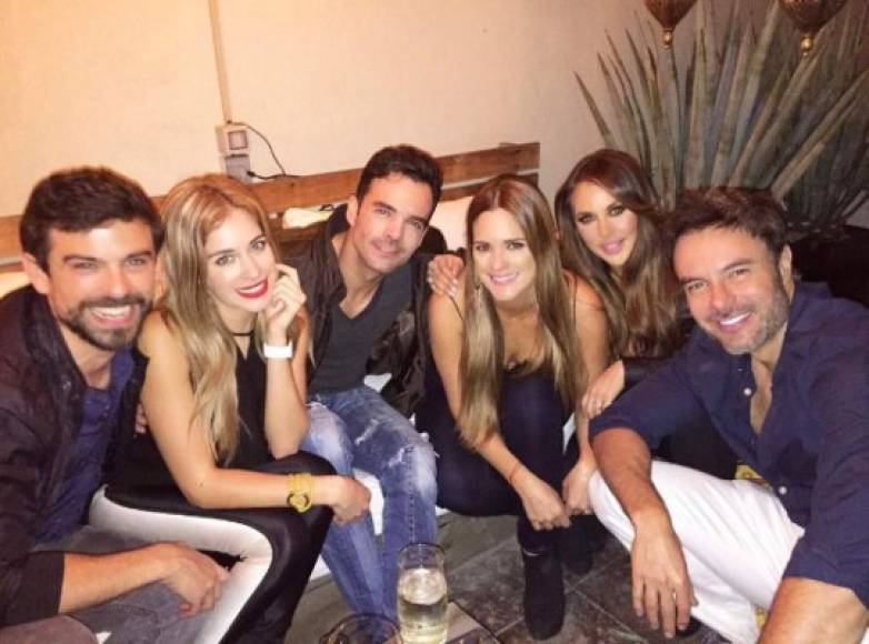 El galán Alejandro López colgó esta imagen en su cuenta de Instagram que muestra al elenco reunido antes de las grabaciones.