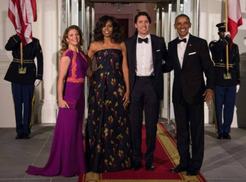 Creadora sin pretenderlo de tendencias de moda, Michelle Obama, se ha convertido en una de las primeras damas más glamurosas de los Estados Unidos.