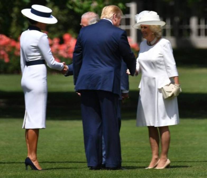 La pareja presidencial estadounidense fue recibida con toda la pompa que corresponde a una visita de Estado en Londres.