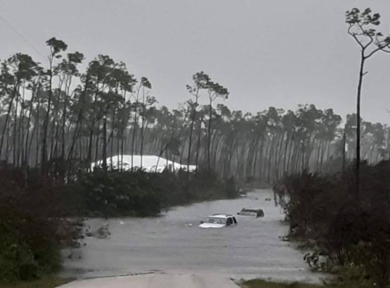 Minnis aseguró que el huracán provocó una 'devastación sin precedentes' en las islas Ábaco, que el domingo recibió la peor parte de Dorian cuando tocó tierra como la tormenta más poderosa que jamás haya golpeado el archipiélago.