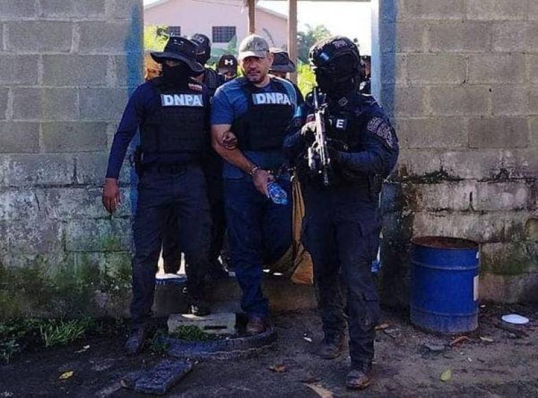 Según las autoridades hondureñas, EE.UU. acusa a Escalante de “conspirar para distribuir 5 kilogramos o más de una mezcla o sustancia que contiene una cantidad detectable de cocaína, la cual sería importada ilegalmente a Estados Unidos”.