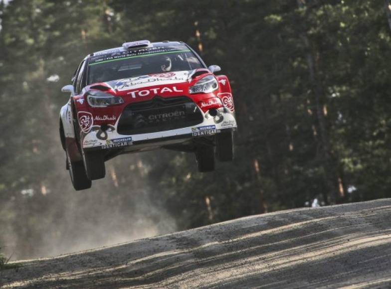RALLY. Volando voy, volando vengo. El piloto estonio Ott Tanak conduce su Ford Fiesta WRC durante la primera jornada del rally de Finlandia en la octava prueba del campeonato Mundial en Jyväskylä, Finlandia. Foto: EFE/Nikos Mitsouras