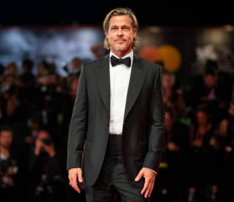 Brad Pitt<br/><br/>Desde 2005, el actor estadounidense y Angelina Jolie formaron una de las parejas preferidas del espectáculo. Pero la historia terminó en 2016, cuando, tras más de 10 años de relación, anunciaron su divorcio.<br/><br/>Desde entonces, Brad ha sido relacionado con actrices como Charlize Theron, Marion Cotillard, Kate Hudson y hasta su ex esposa, Jennifer Aniston; sin embargo, ninguna fue confirmada.<br/>