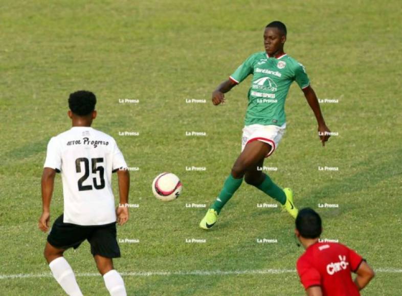 Jeffry Miranda debutó con el Marathón y lo hizo de la mejor manera. El joven delantero marcó un golazo con este disparo de zurda y selló la victoria 6-0 ante Honduras Progreso.