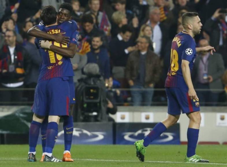 El delantero Dembélé se estrenó como goleador del Barcelona y lo festejó con Messi.