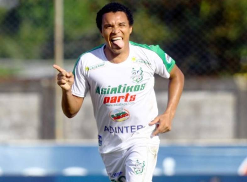 Julio César 'Rambo' de León será presentado el próximo lunes como refuerzo del Olancho FC de la Segunda División y de inmediato se incorpora a la pretemporada. El veterano mediocampista usará la camiseta número 10.