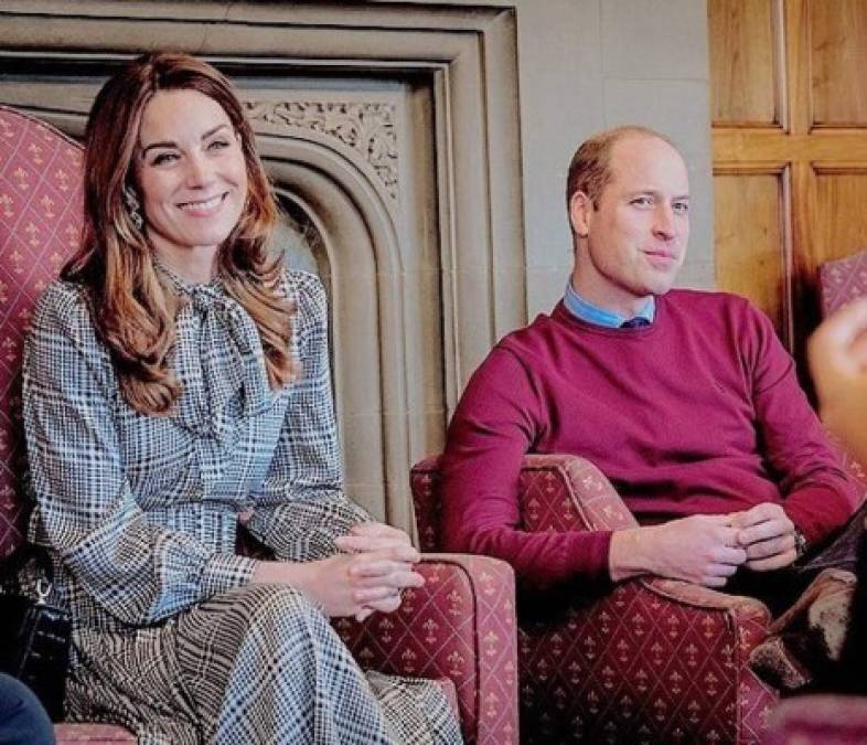 Kate y William también visitaron el proyecto Older Yet Wiser, una serie de talleres que ayudan a los abuelos a mejorar su relación con sus nietos y les brindan información sobre cómo criar a los niños en el siglo XXI. <br/>